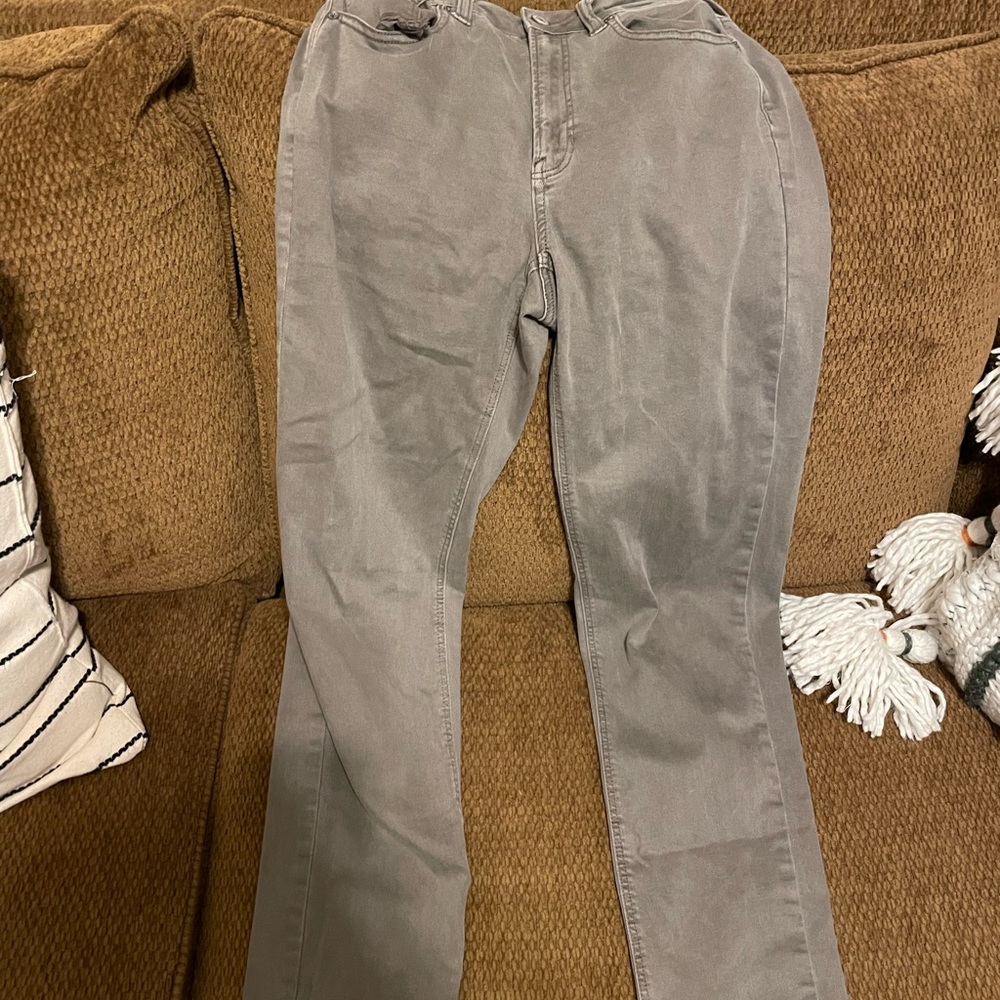 Sage green American Eagle mom jeans